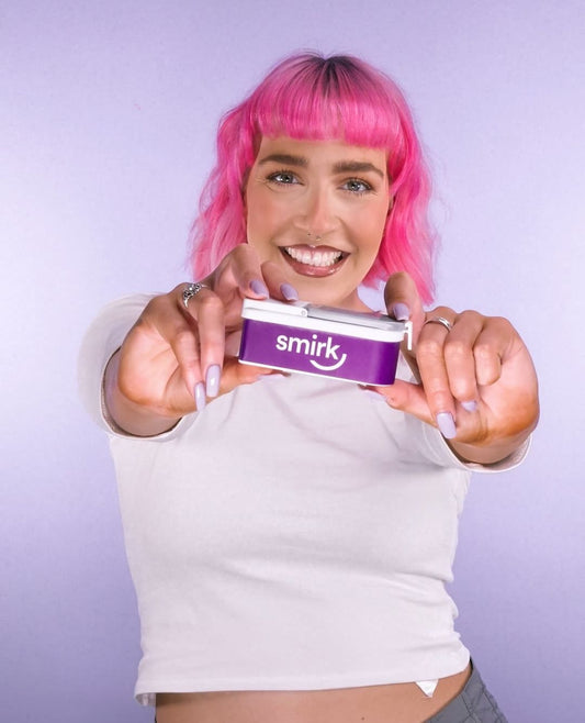 Dentist or Online Retailer? The Pros and Cons of Teeth Whitening Methods!